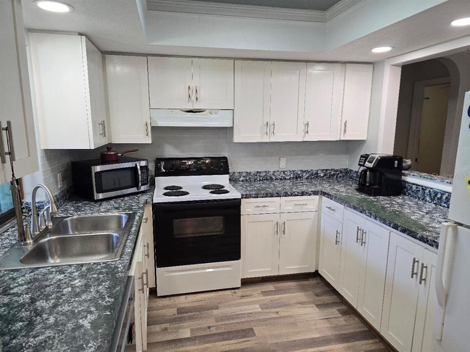 Active With Contract: $200,000 (3 beds, 2 baths, 1360 Square Feet)