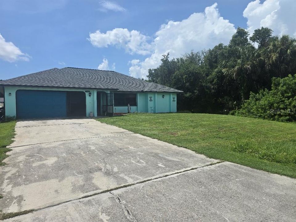 Active With Contract: $200,000 (3 beds, 2 baths, 1360 Square Feet)