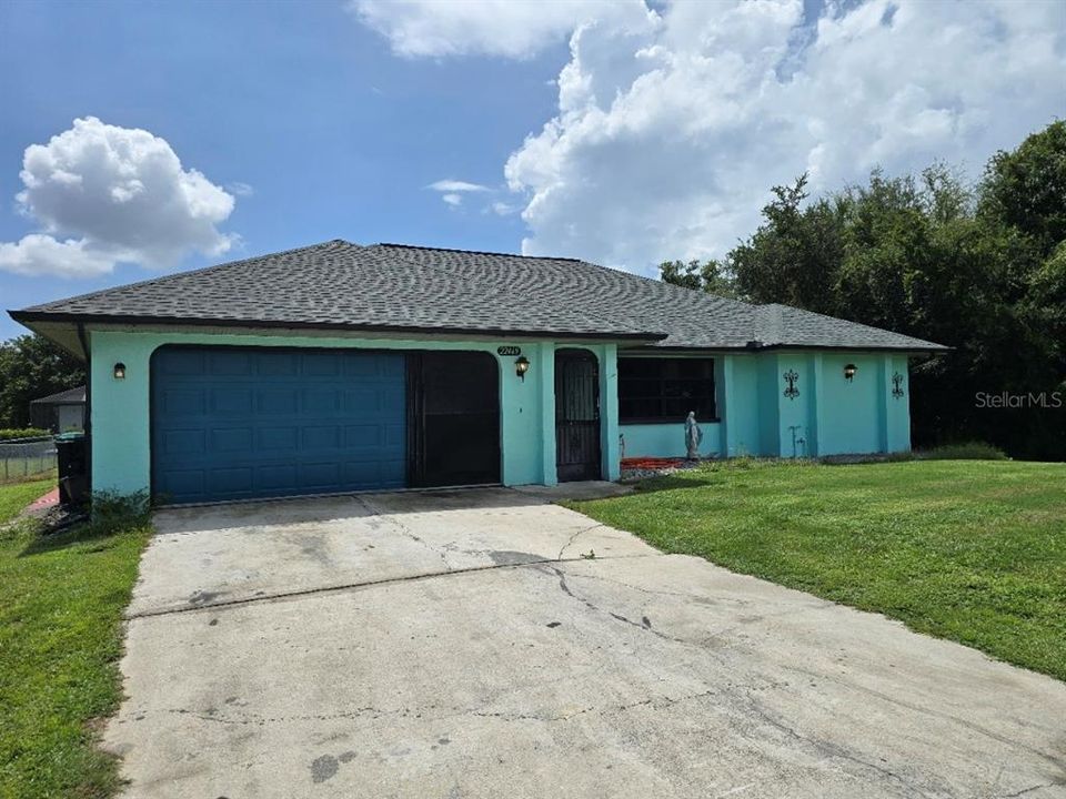 Active With Contract: $200,000 (3 beds, 2 baths, 1360 Square Feet)