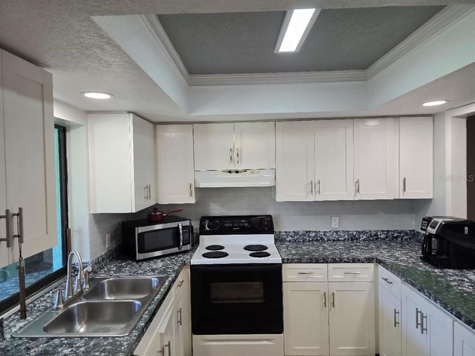 Active With Contract: $200,000 (3 beds, 2 baths, 1360 Square Feet)