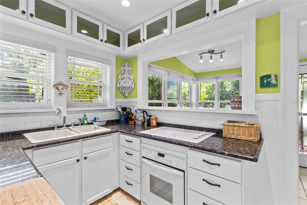 Active With Contract: $599,000 (2 beds, 2 baths, 1250 Square Feet)