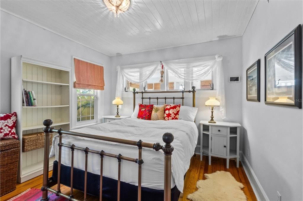 Active With Contract: $599,000 (2 beds, 2 baths, 1250 Square Feet)