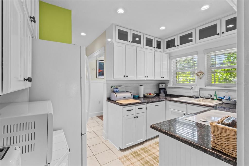 Active With Contract: $599,000 (2 beds, 2 baths, 1250 Square Feet)