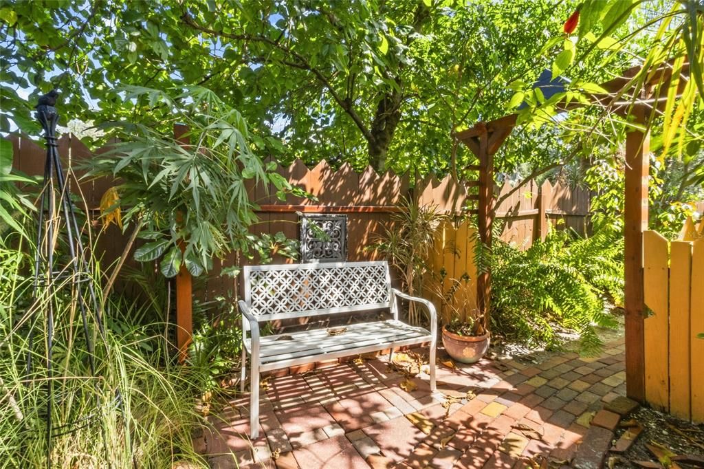Active With Contract: $599,000 (2 beds, 2 baths, 1250 Square Feet)