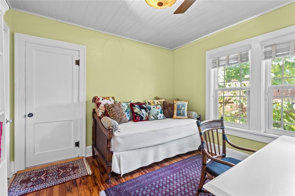 Active With Contract: $599,000 (2 beds, 2 baths, 1250 Square Feet)