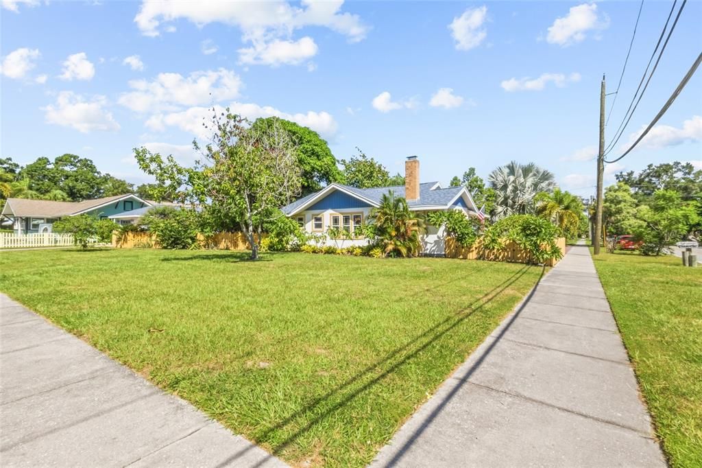 Active With Contract: $599,000 (2 beds, 2 baths, 1250 Square Feet)