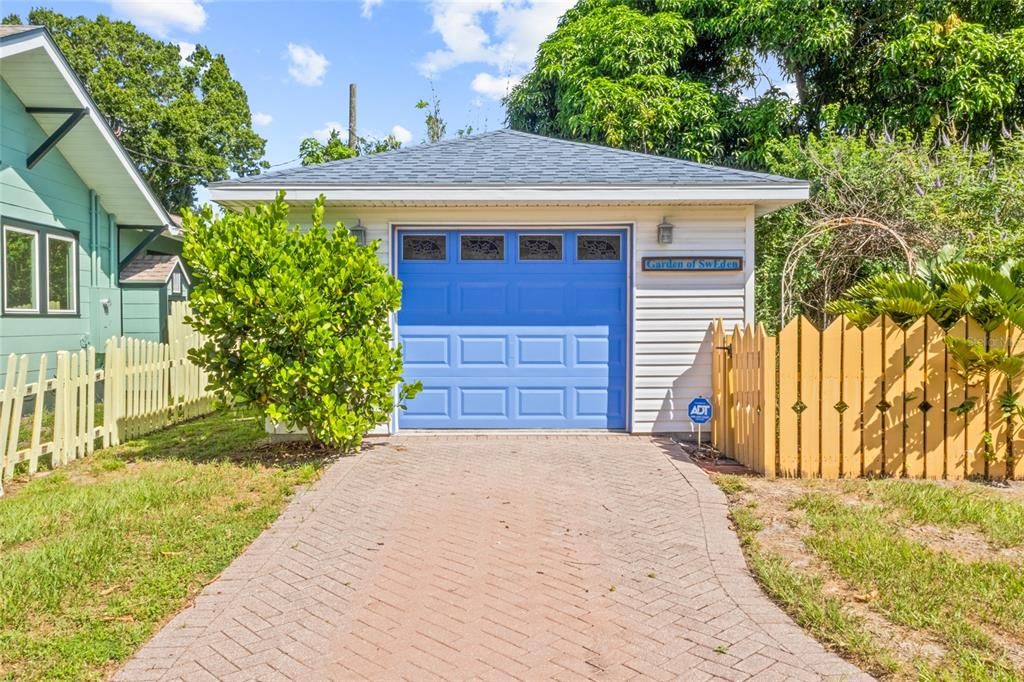 Active With Contract: $599,000 (2 beds, 2 baths, 1250 Square Feet)