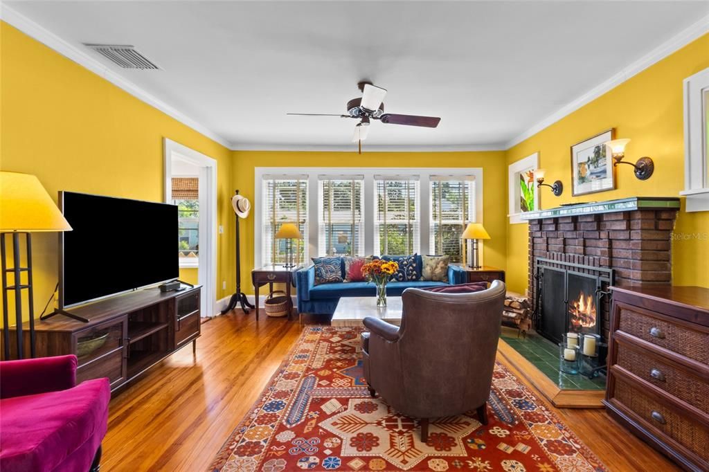 Active With Contract: $599,000 (2 beds, 2 baths, 1250 Square Feet)