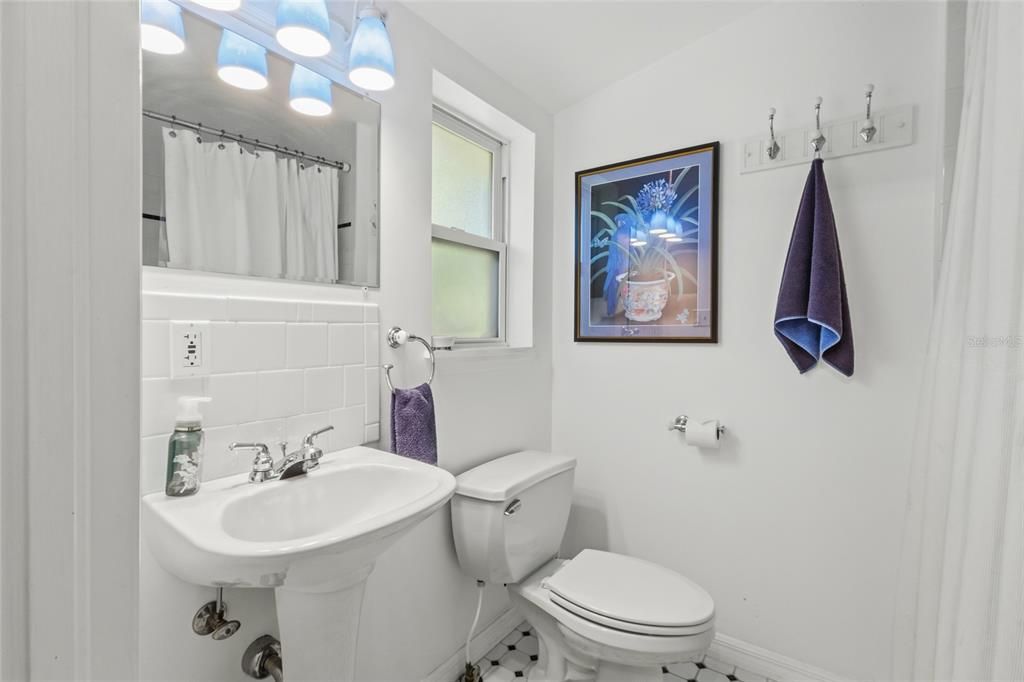 Active With Contract: $599,000 (2 beds, 2 baths, 1250 Square Feet)