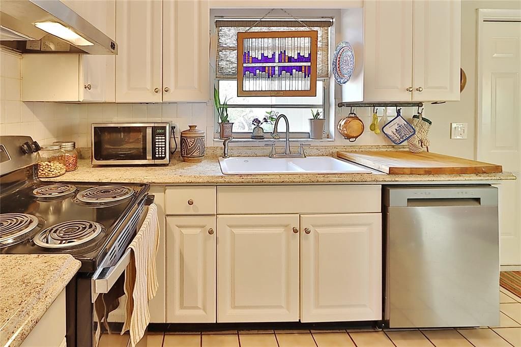 For Sale: $349,000 (3 beds, 1 baths, 1150 Square Feet)