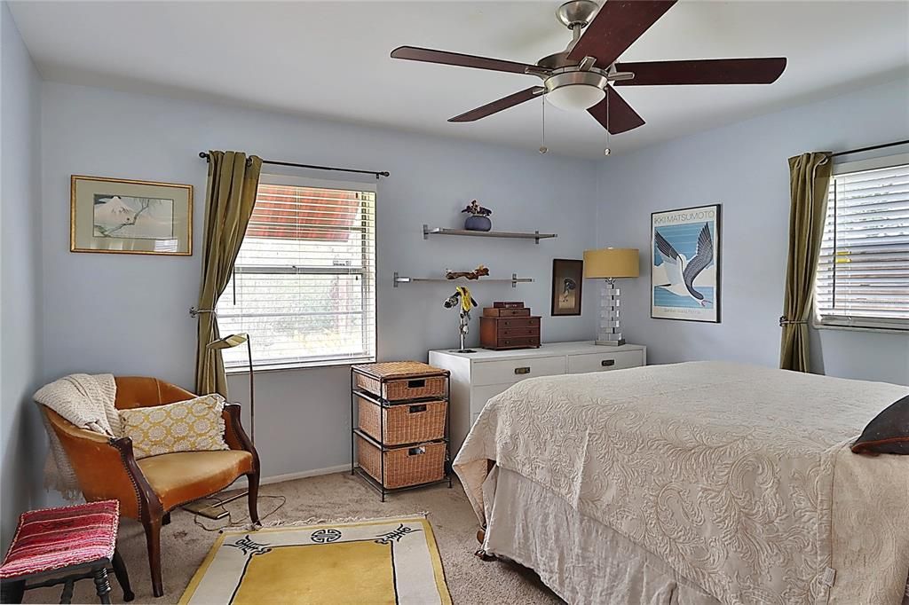 For Sale: $349,000 (3 beds, 1 baths, 1150 Square Feet)