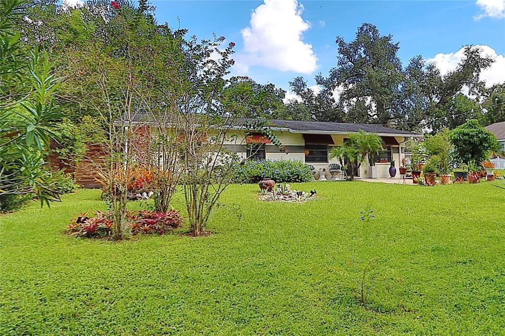 For Sale: $349,000 (3 beds, 1 baths, 1150 Square Feet)