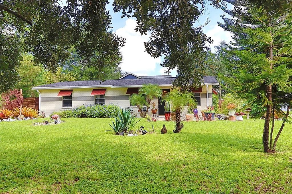 For Sale: $349,000 (3 beds, 1 baths, 1150 Square Feet)