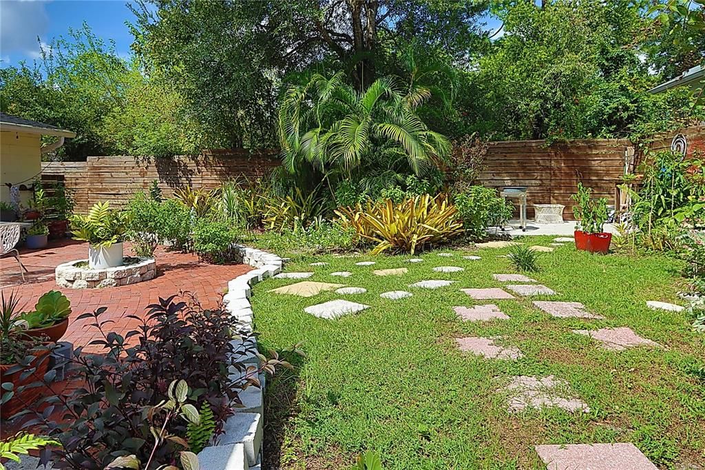 For Sale: $349,000 (3 beds, 1 baths, 1150 Square Feet)