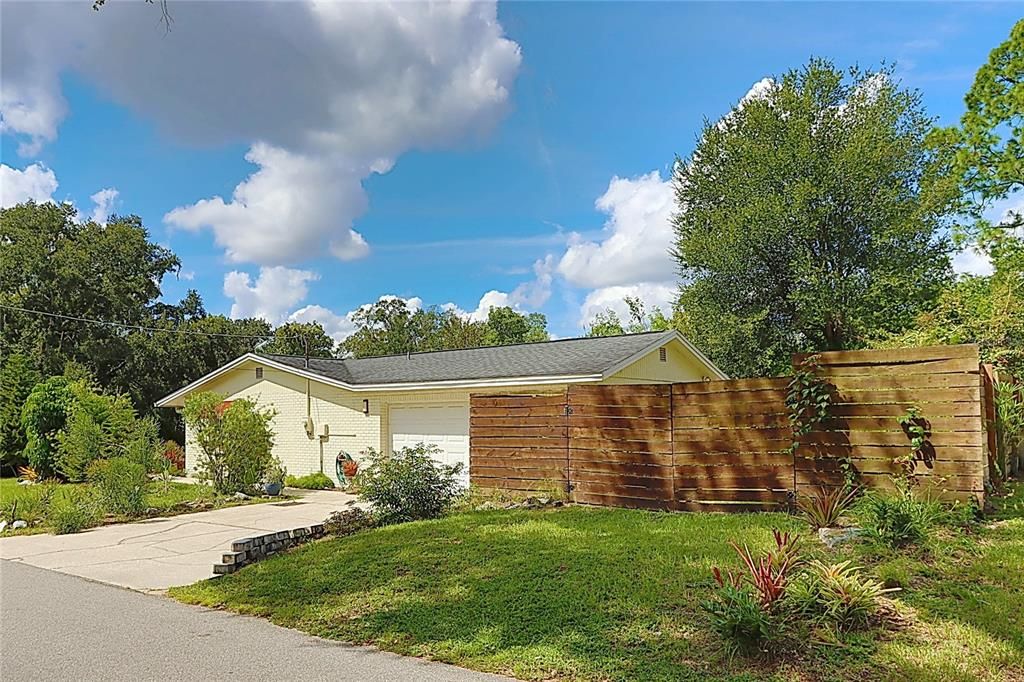 For Sale: $349,000 (3 beds, 1 baths, 1150 Square Feet)