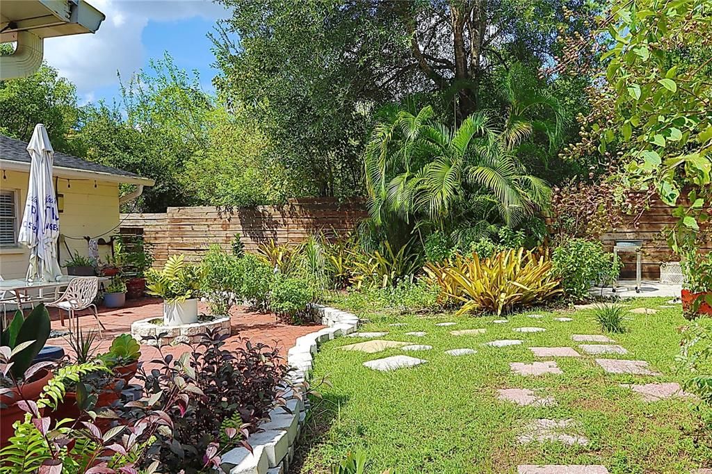 For Sale: $349,000 (3 beds, 1 baths, 1150 Square Feet)