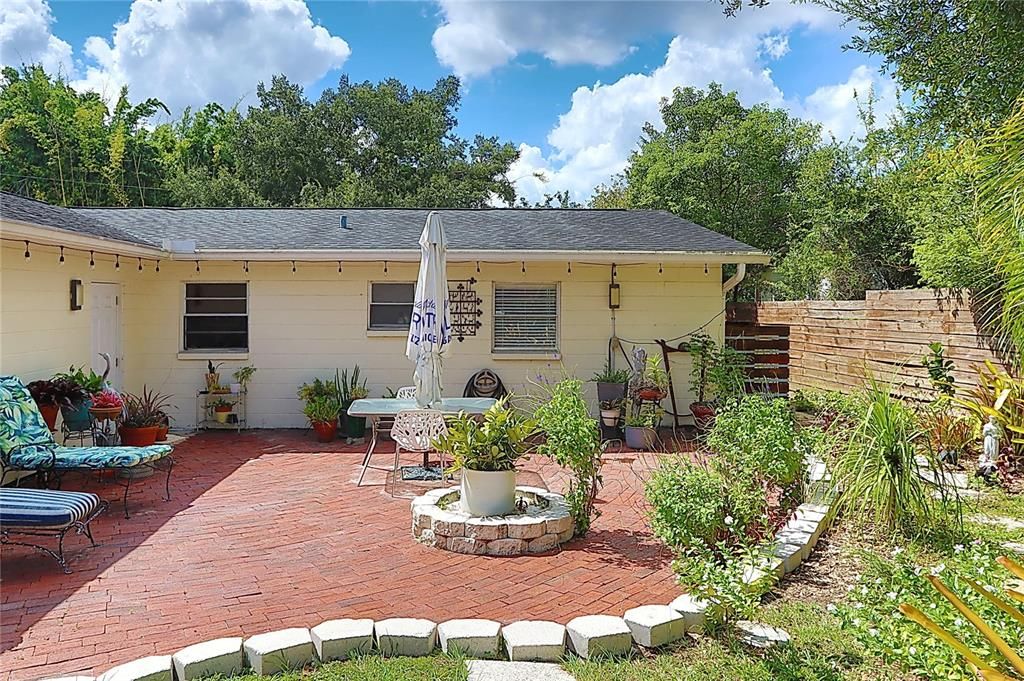 For Sale: $349,000 (3 beds, 1 baths, 1150 Square Feet)
