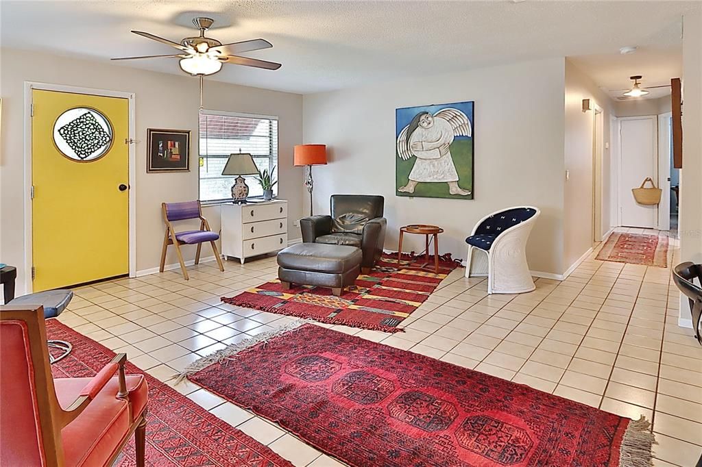 For Sale: $349,000 (3 beds, 1 baths, 1150 Square Feet)