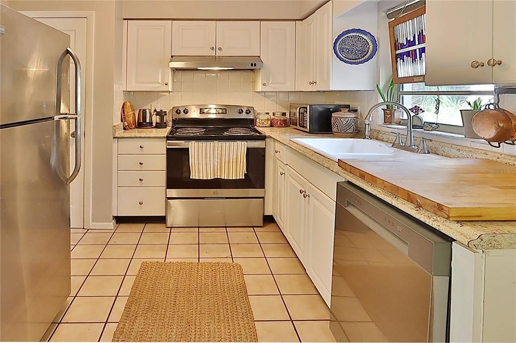 For Sale: $349,000 (3 beds, 1 baths, 1150 Square Feet)