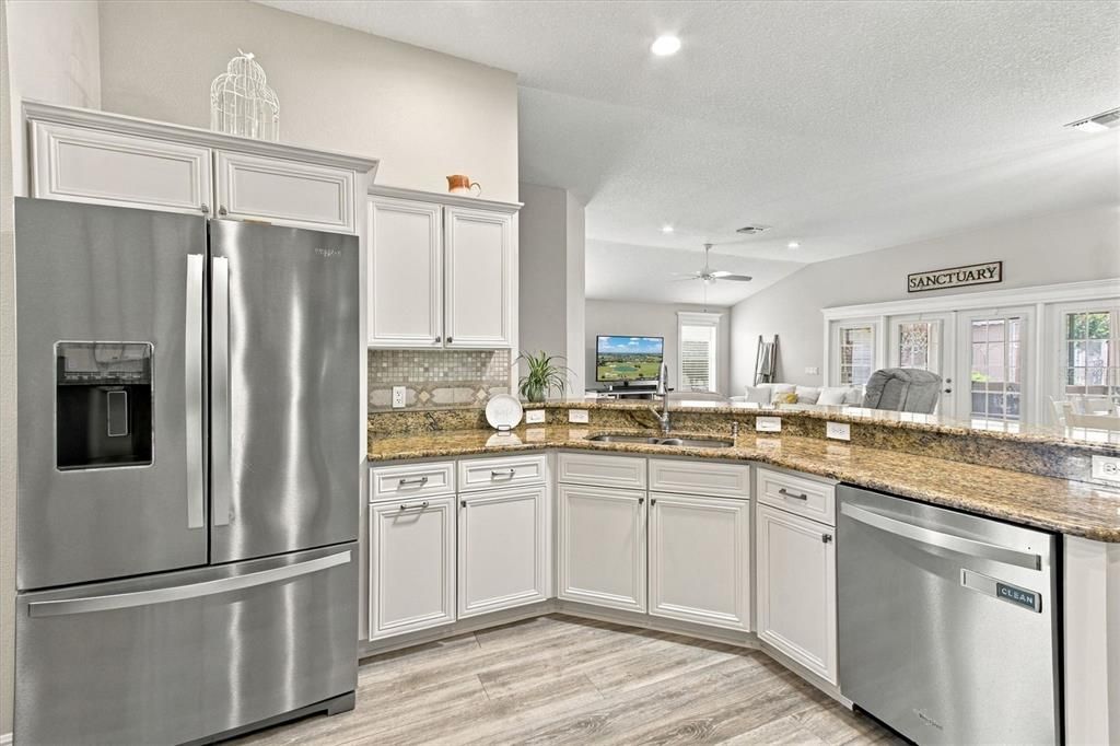 Active With Contract: $479,900 (3 beds, 2 baths, 1944 Square Feet)