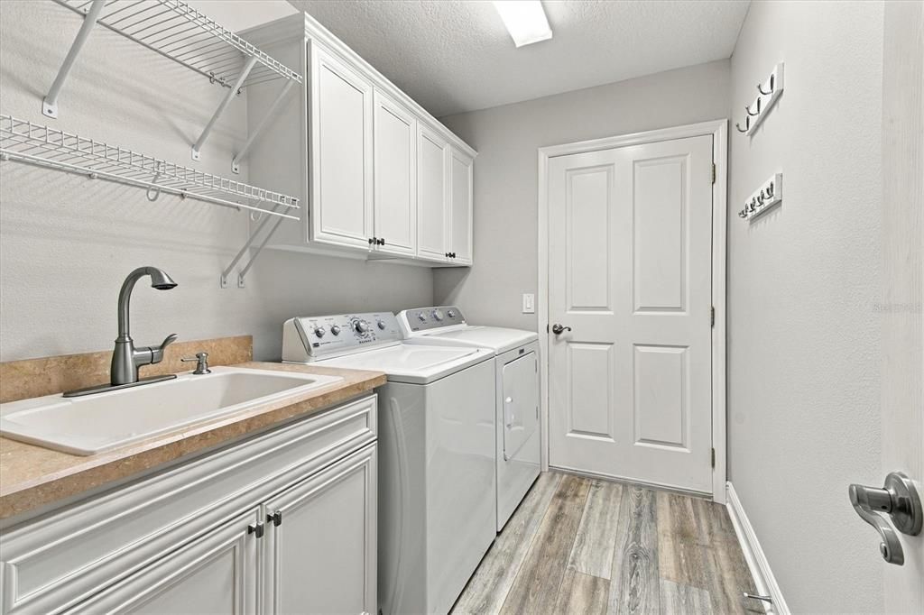 Active With Contract: $479,900 (3 beds, 2 baths, 1944 Square Feet)
