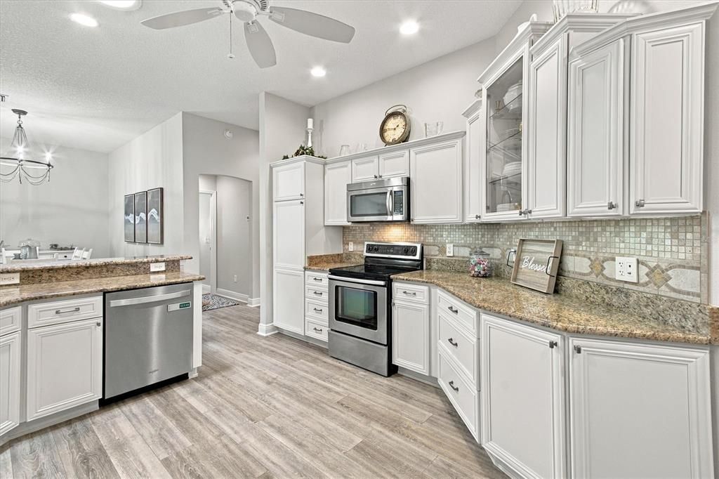 Active With Contract: $479,900 (3 beds, 2 baths, 1944 Square Feet)