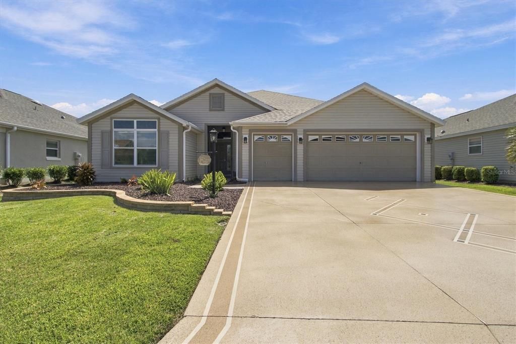 Active With Contract: $479,900 (3 beds, 2 baths, 1944 Square Feet)