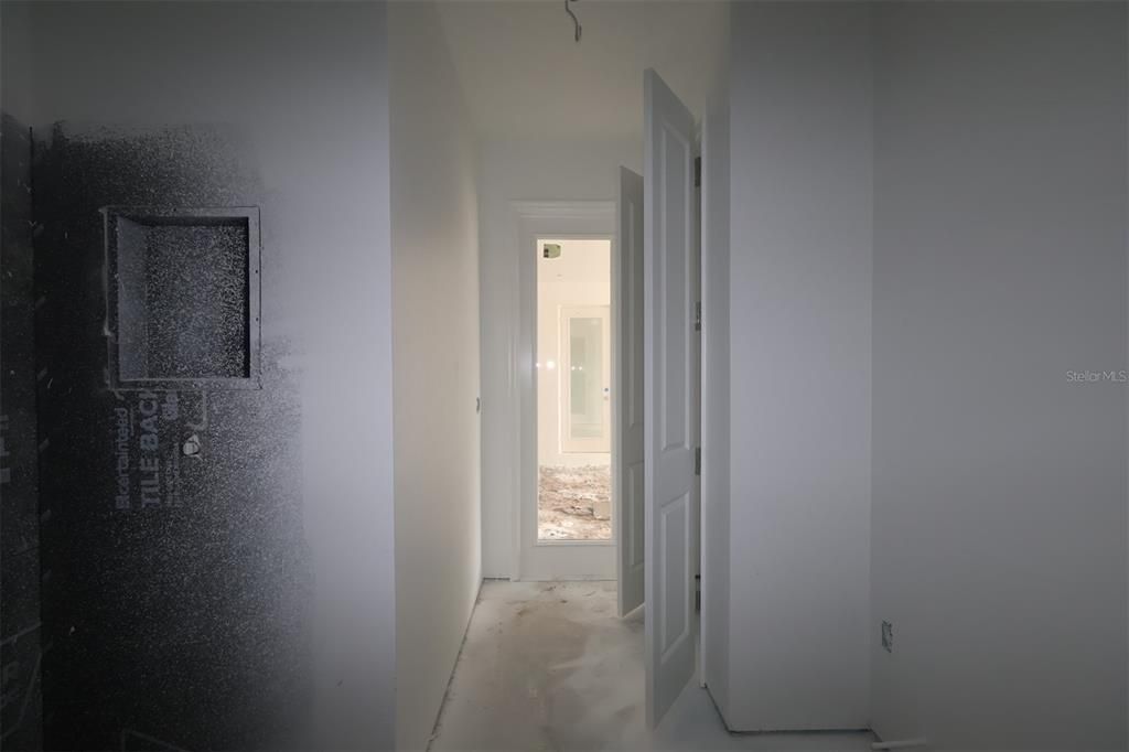 Activo con contrato: $949,990 (5 camas, 4 baños, 3978 Pies cuadrados)