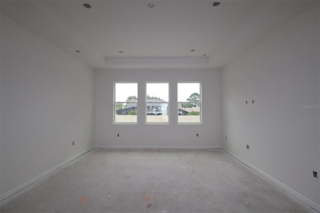 Activo con contrato: $949,990 (5 camas, 4 baños, 3978 Pies cuadrados)