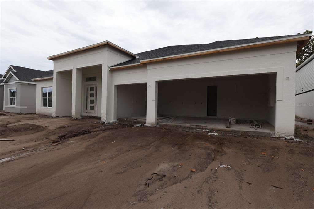 Activo con contrato: $949,990 (5 camas, 4 baños, 3978 Pies cuadrados)