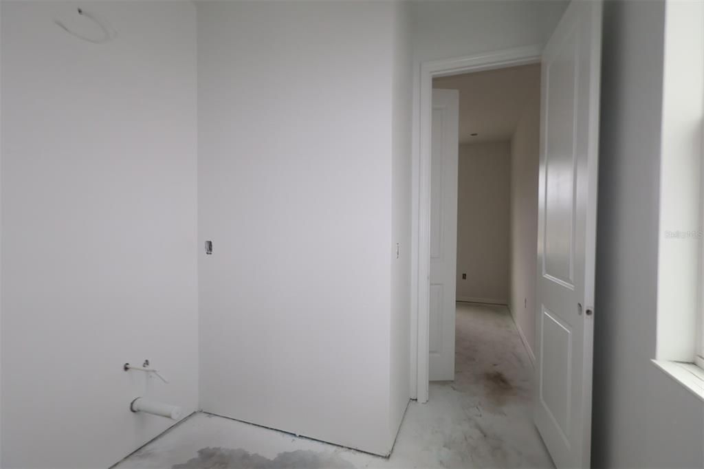 Activo con contrato: $949,990 (5 camas, 4 baños, 3978 Pies cuadrados)