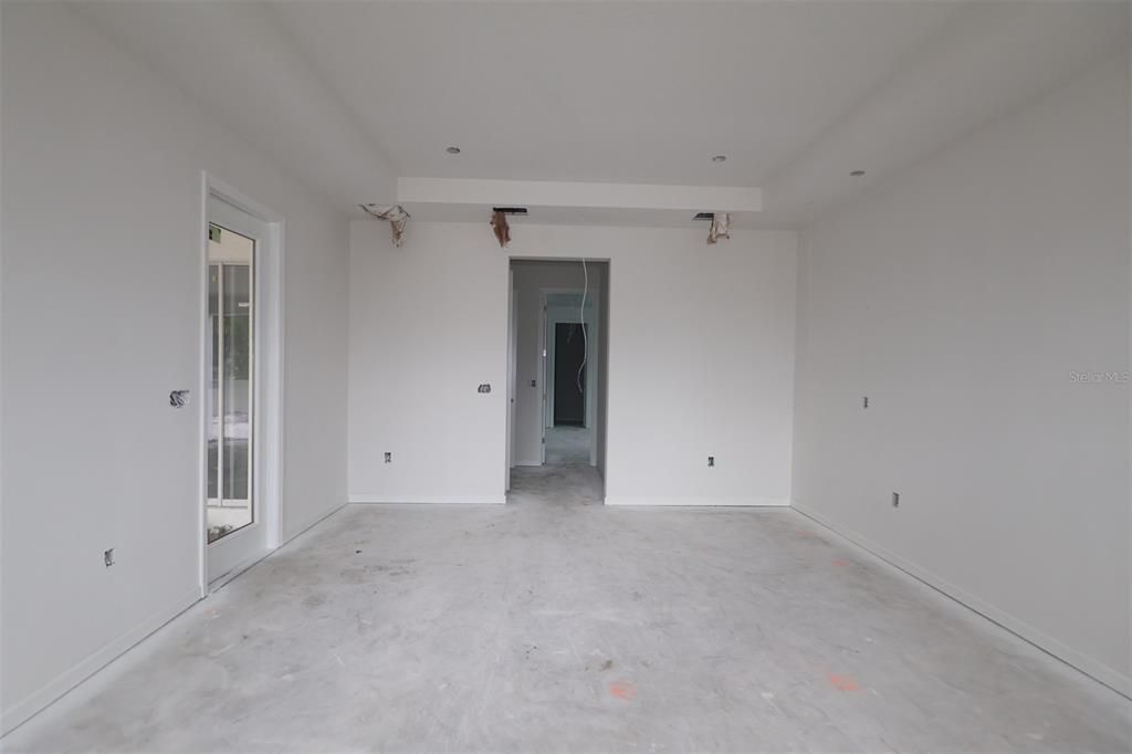 Activo con contrato: $949,990 (5 camas, 4 baños, 3978 Pies cuadrados)
