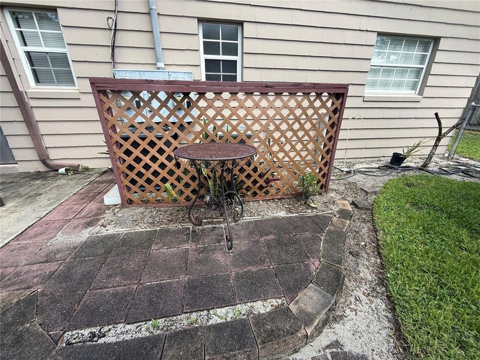 For Rent: $1,600 (2 beds, 1 baths, 765 Square Feet)