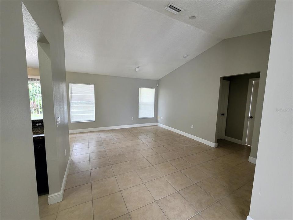 For Rent: $1,575 (3 beds, 2 baths, 1245 Square Feet)