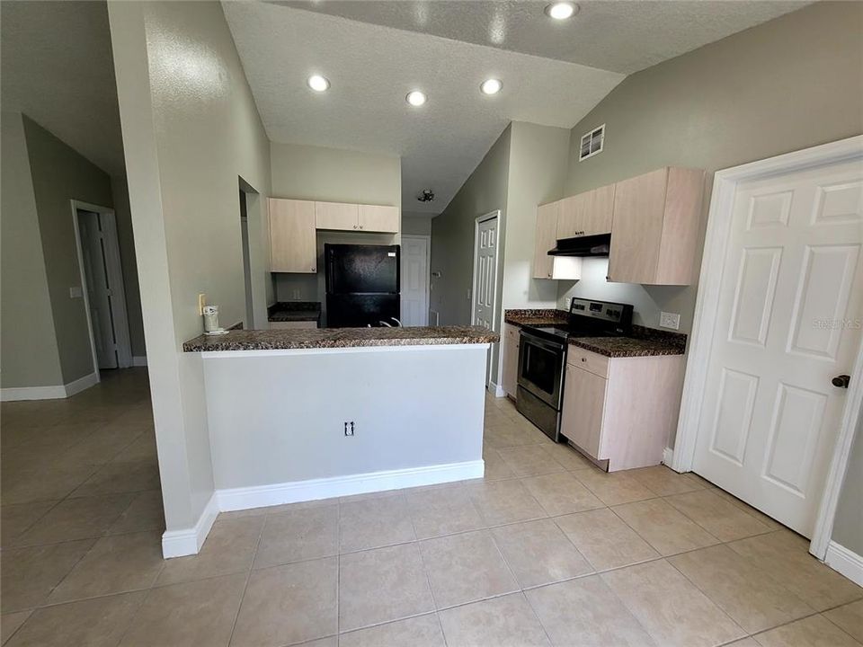 For Rent: $1,575 (3 beds, 2 baths, 1245 Square Feet)