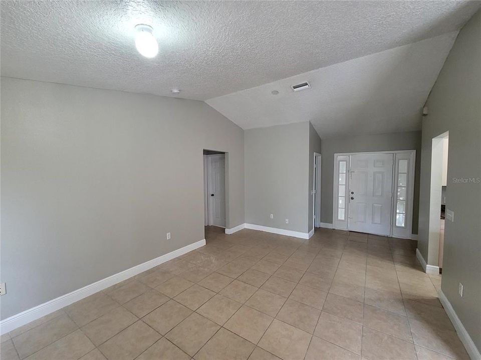 For Rent: $1,575 (3 beds, 2 baths, 1245 Square Feet)