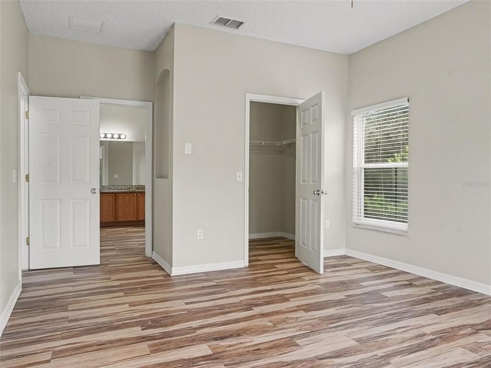 For Sale: $294,900 (4 beds, 2 baths, 2086 Square Feet)