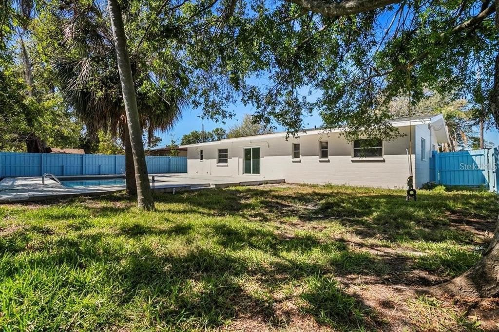 For Sale: $359,900 (4 beds, 3 baths, 1222 Square Feet)