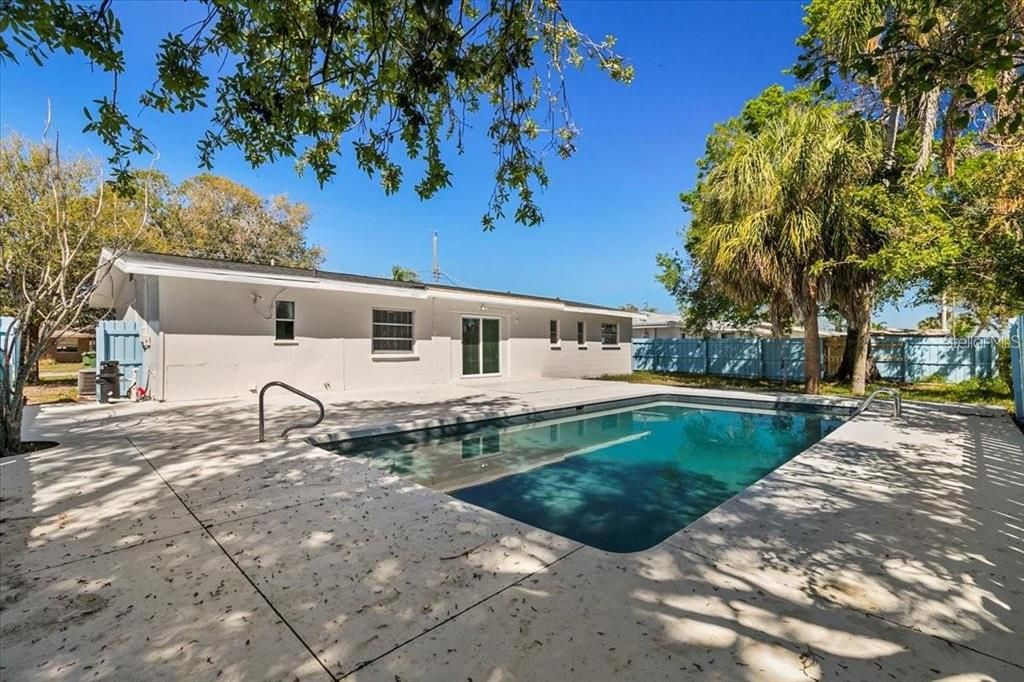 For Sale: $359,900 (4 beds, 3 baths, 1222 Square Feet)