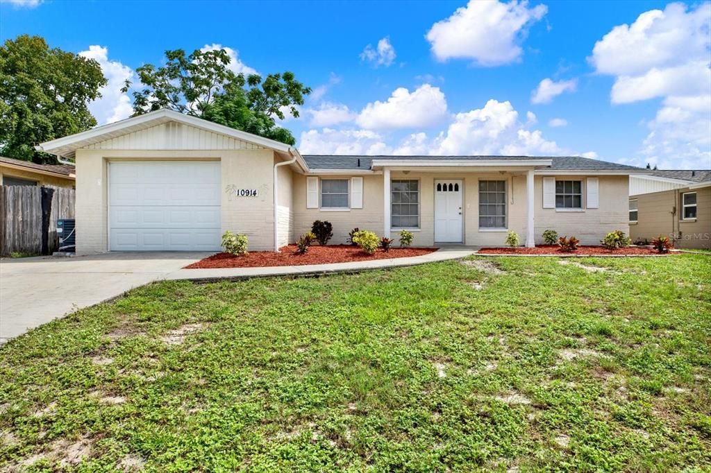 Activo con contrato: $235,000 (3 camas, 2 baños, 1306 Pies cuadrados)