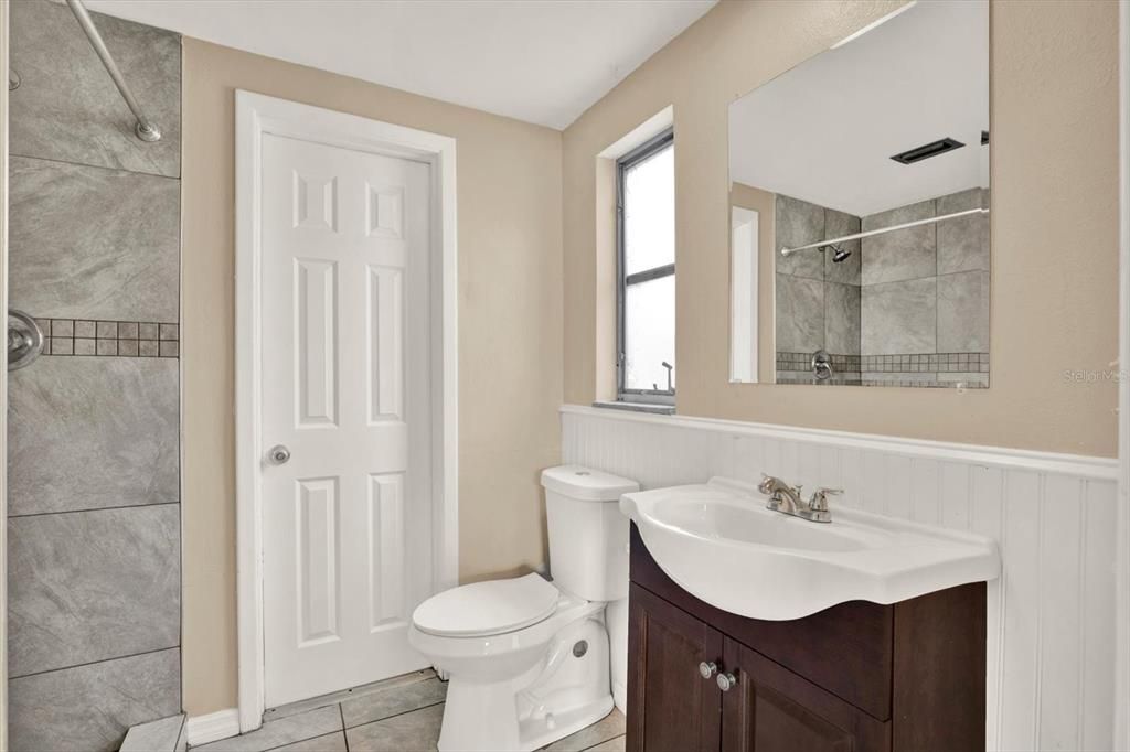 Activo con contrato: $235,000 (3 camas, 2 baños, 1306 Pies cuadrados)
