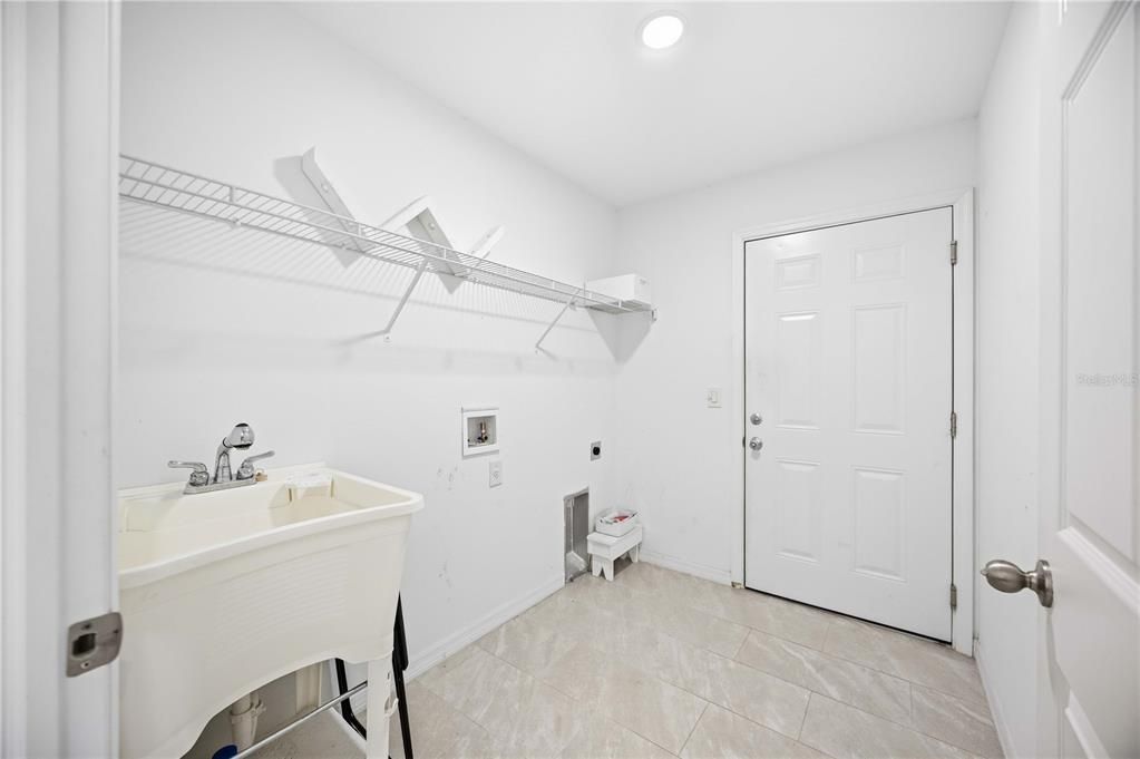 En Venta: $369,900 (2 camas, 2 baños, 979 Pies cuadrados)