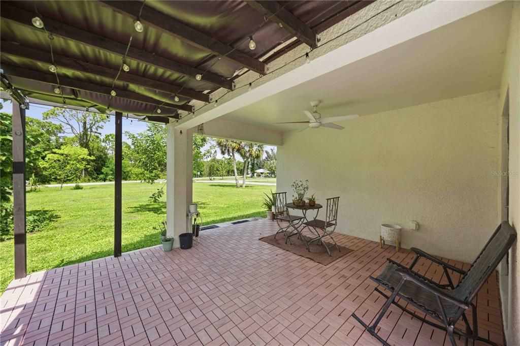En Venta: $369,900 (2 camas, 2 baños, 979 Pies cuadrados)