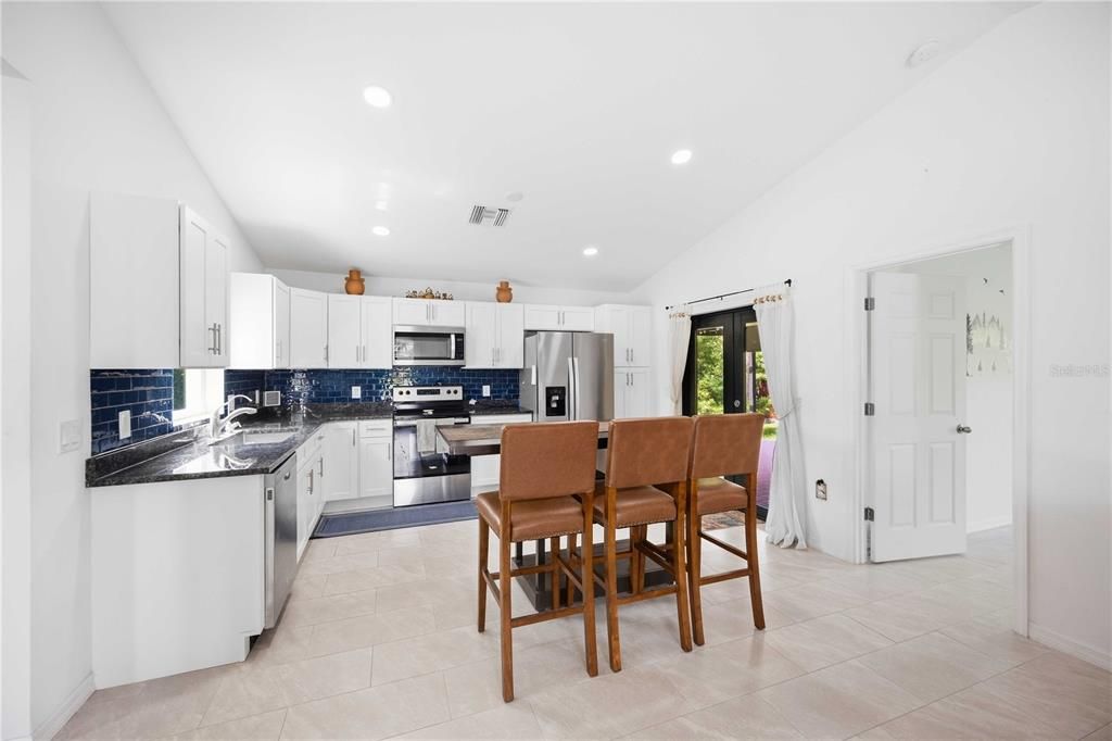 En Venta: $369,900 (2 camas, 2 baños, 979 Pies cuadrados)