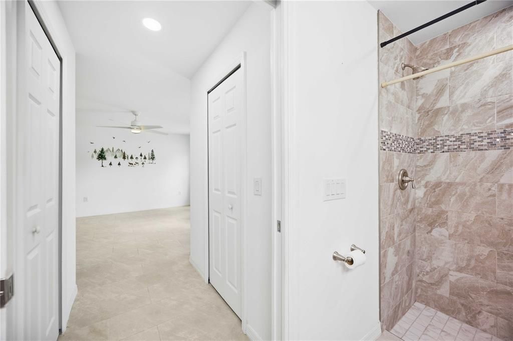 En Venta: $369,900 (2 camas, 2 baños, 979 Pies cuadrados)