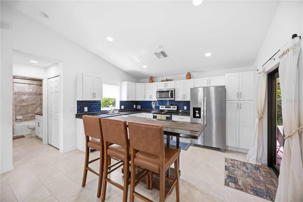 En Venta: $369,900 (2 camas, 2 baños, 979 Pies cuadrados)