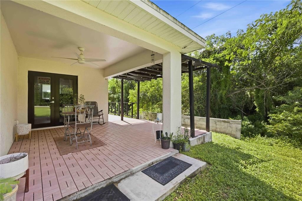 En Venta: $369,900 (2 camas, 2 baños, 979 Pies cuadrados)