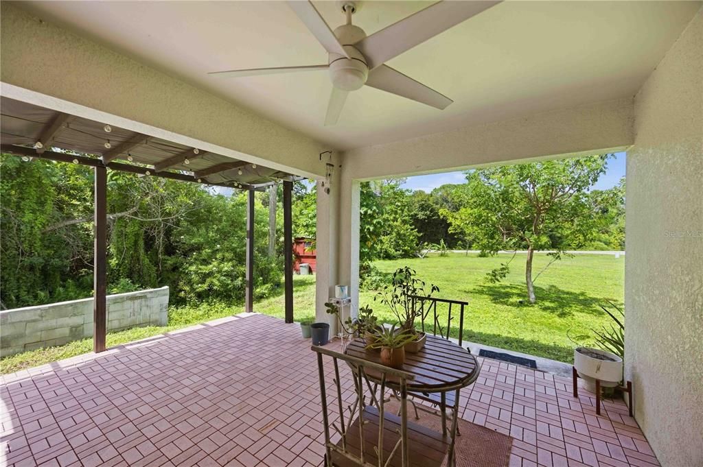 En Venta: $369,900 (2 camas, 2 baños, 979 Pies cuadrados)