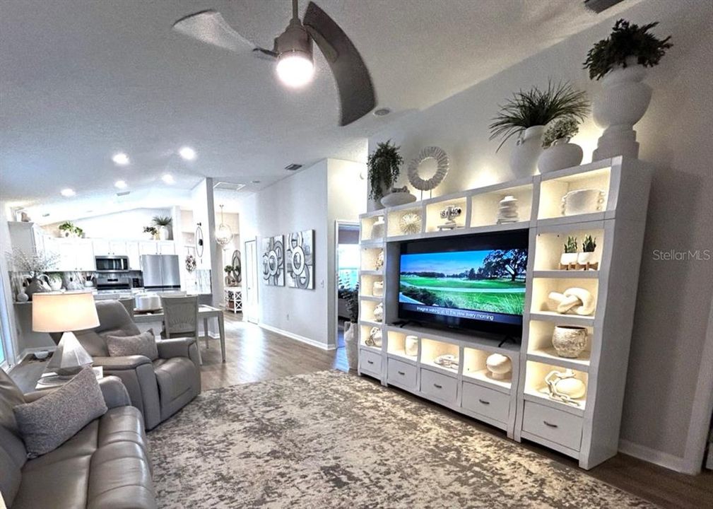 На продажу: $399,900 (3 спален, 2 ванн, 1476 Квадратных фут)