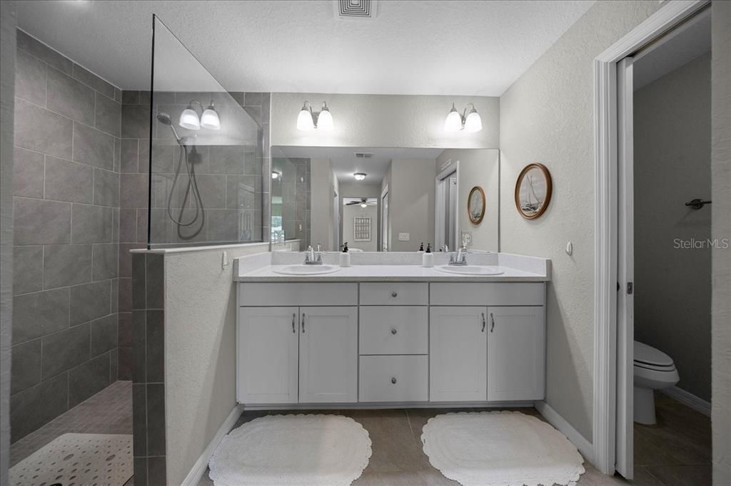 For Sale: $285,000 (3 beds, 2 baths, 1667 Square Feet)